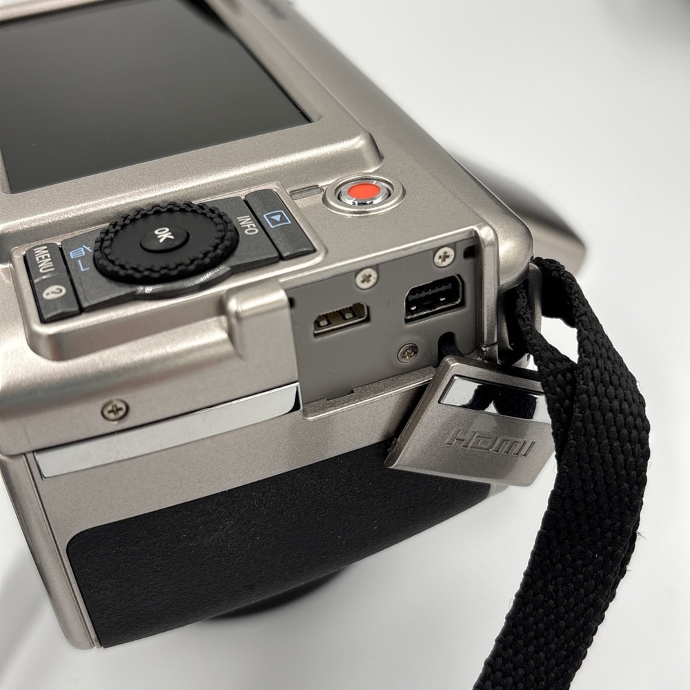Olympus SP-800UZ 14MP Bridge Digital Camera Silver 30x Zoom + Charger Case Video - Picture 9 of 15